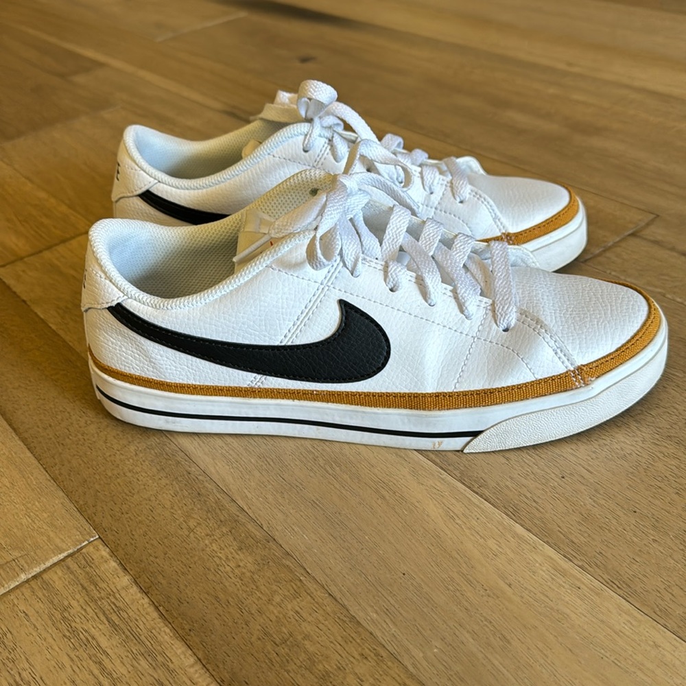 Nike Court Legacy - Size 9